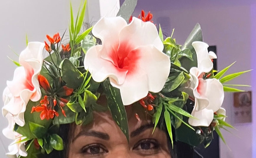 Couronne de tête composée de 7 fleurs hibiscus