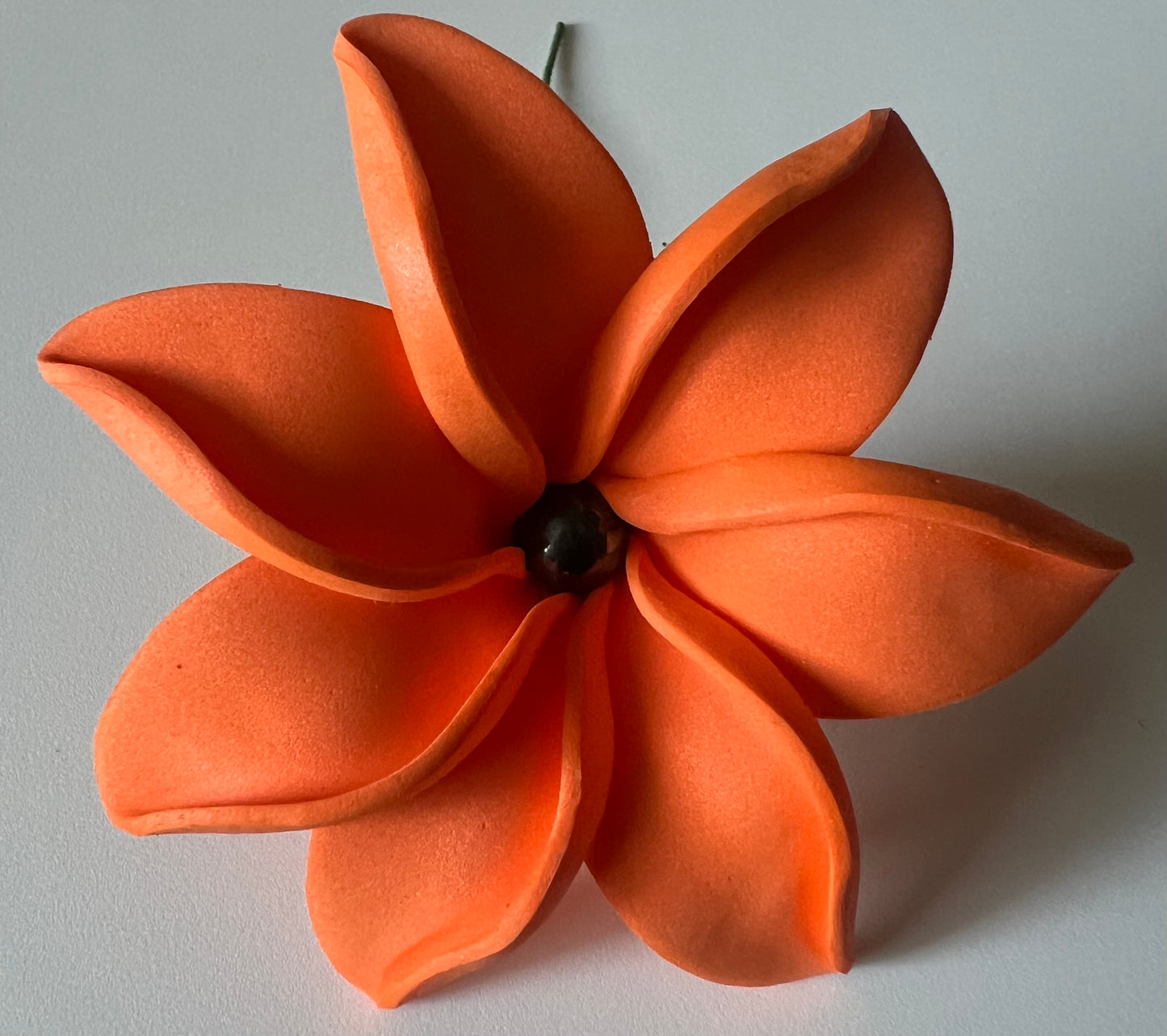 Lot de 5 Fleurs Unies Artisanales – Fait Main avec Perle et Tige en Fer pour Déco ou Coiffure
