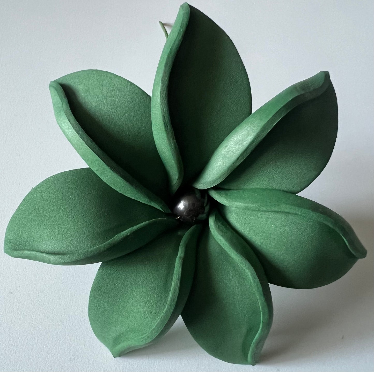 Lot de 5 Fleurs Unies Artisanales – Fait Main avec Perle et Tige en Fer pour Déco ou Coiffure