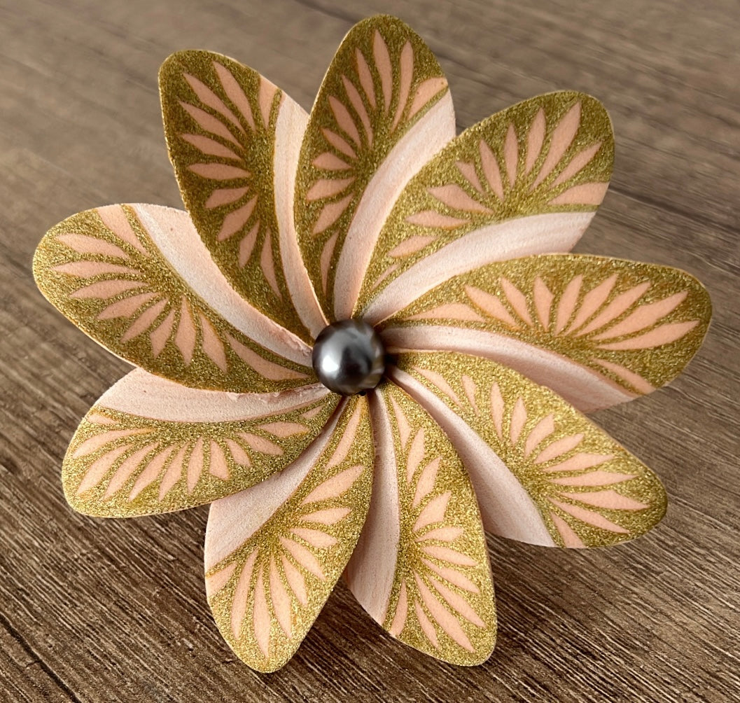 Fleur beige motif doré