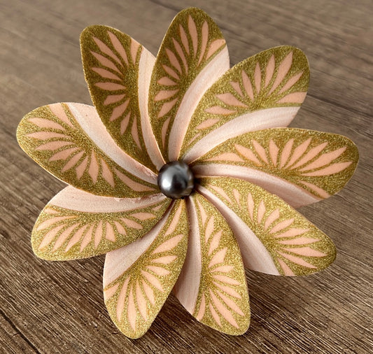 Fleur beige motif doré