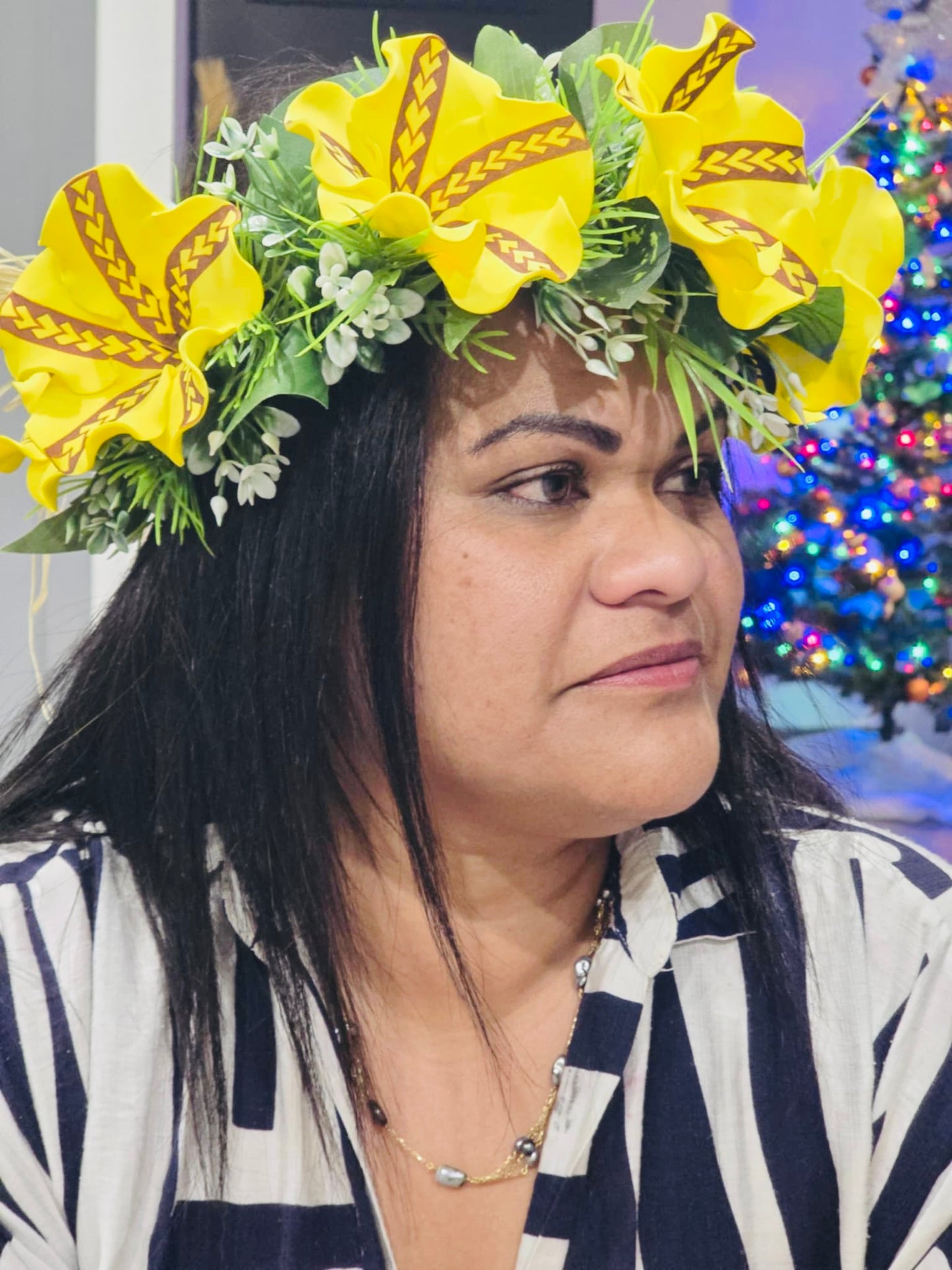 Couronne de tête composée de 7 fleur hibiscus motifs