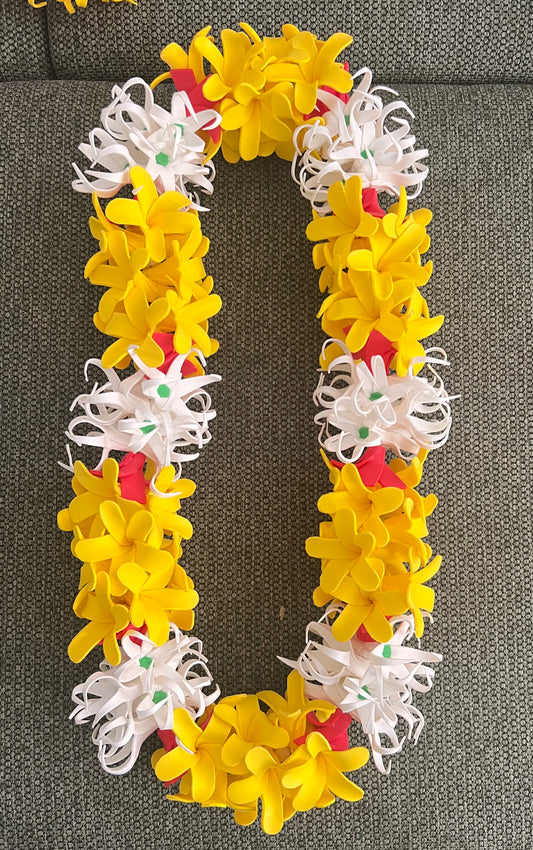 Collier de fleurs en mousse jaune et blanche – Fait main – 55 cm