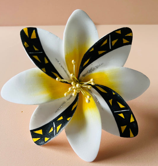 Fleur à Motif Dessinée à Main Levée – Dégradé de Jaune sur Tige (Ø 10,5 cm)